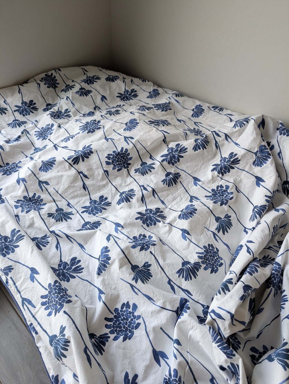 IKEA White Blue Floral Print Cotton Duvet Cover Size 80"X80" Snap Button Closure